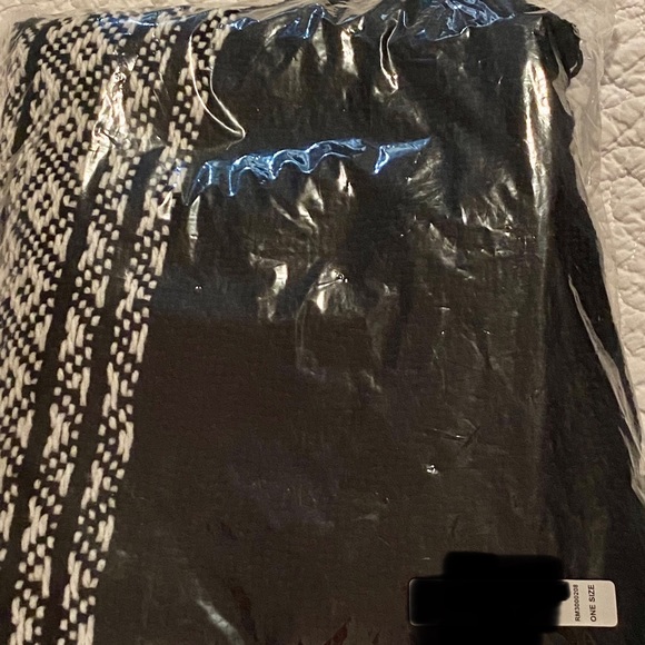 *HOST PICK* Rebecca Minkoff Ruana Wrap in Black and White NWT - Picture 2 of 5